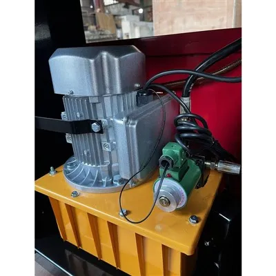 Prijenosni stroj za savijanje sabirnica